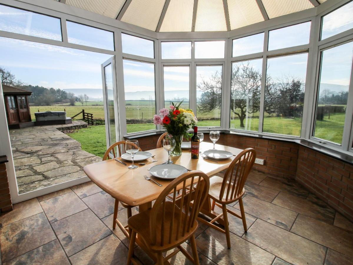 Acton  Bicton Lea 빌라 외부 사진