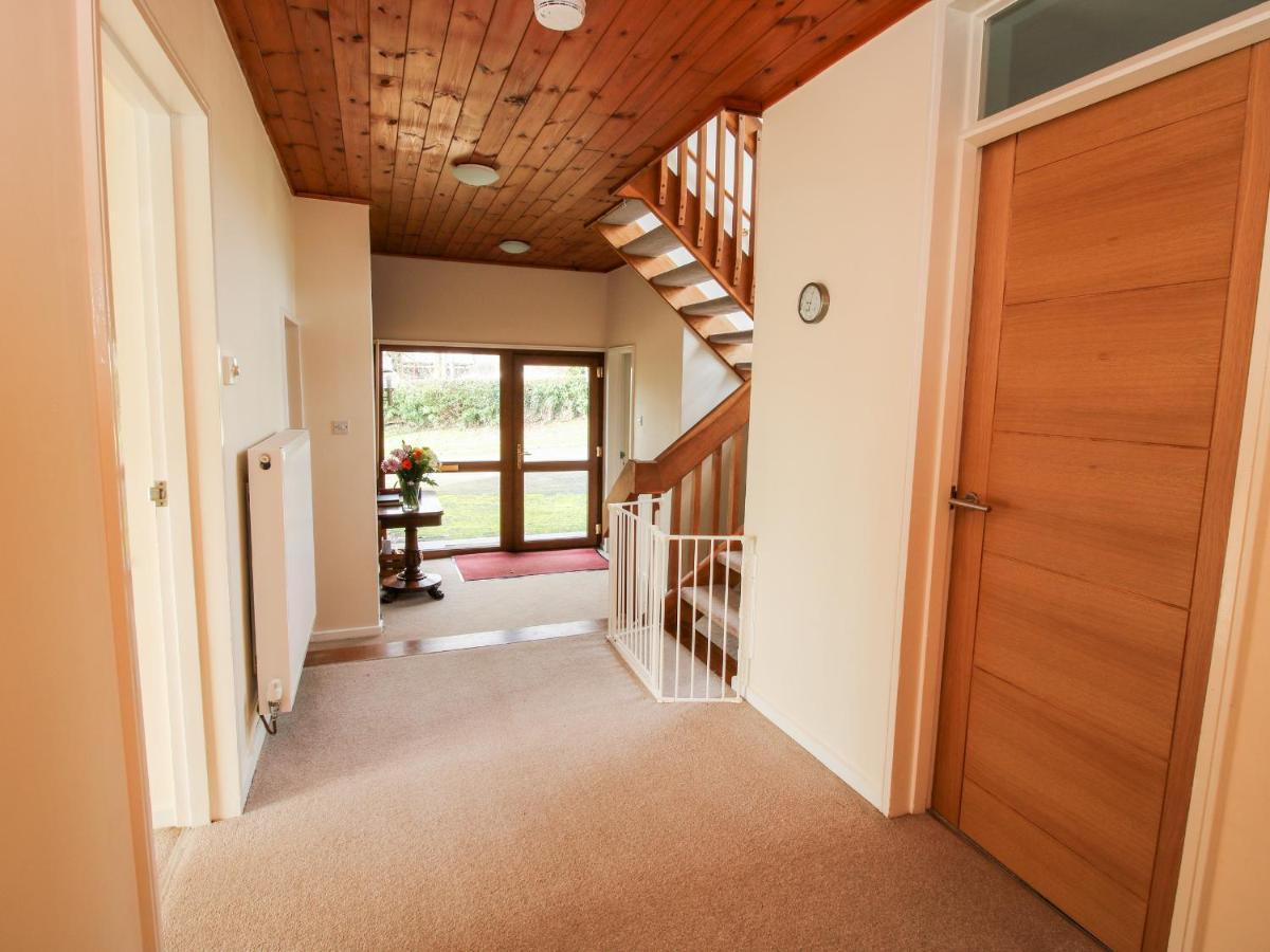 Acton  Bicton Lea 빌라 외부 사진
